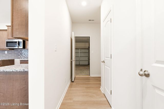 11700 Parkview Pt, Louisville, KY 40229