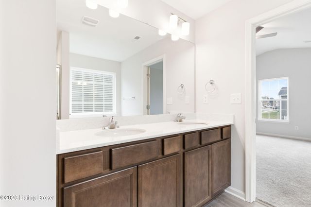 11700 Parkview Pt, Louisville, KY 40229