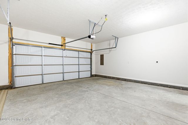 11700 Parkview Pt, Louisville, KY 40229