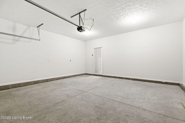 11700 Parkview Pt, Louisville, KY 40229