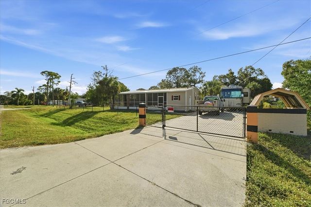 2425 Case LN, North Fort Myers, FL 33917