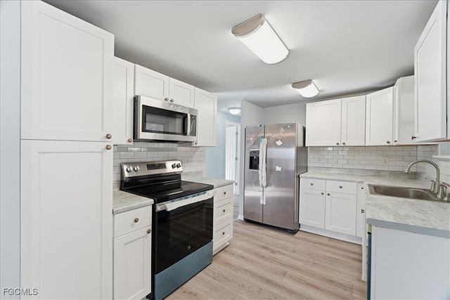 2425 Case LN, North Fort Myers, FL 33917