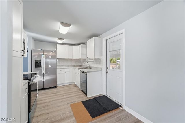 2425 Case LN, North Fort Myers, FL 33917