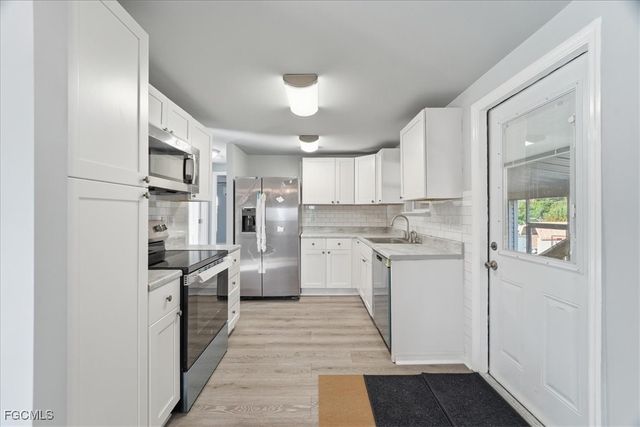 2425 Case LN, North Fort Myers, FL 33917