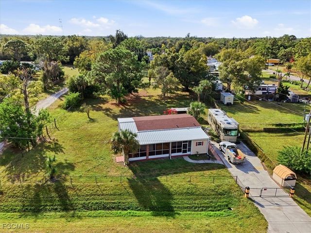 2425 Case LN, North Fort Myers, FL 33917