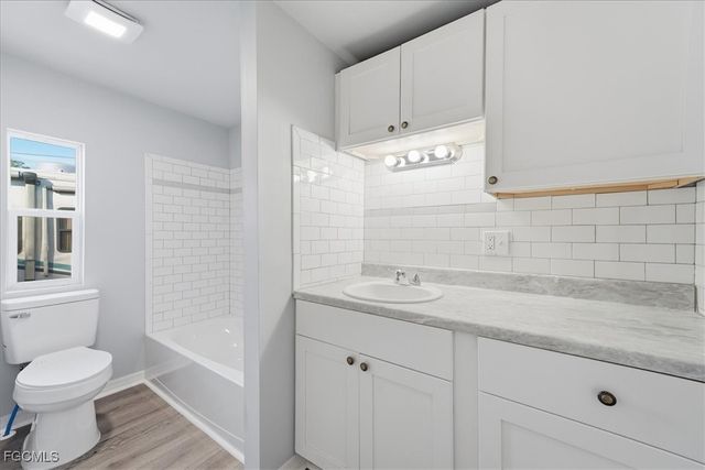 2425 Case LN, North Fort Myers, FL 33917