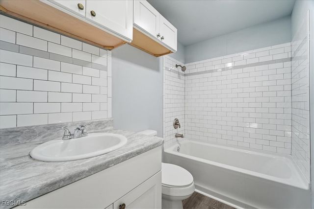 2425 Case LN, North Fort Myers, FL 33917