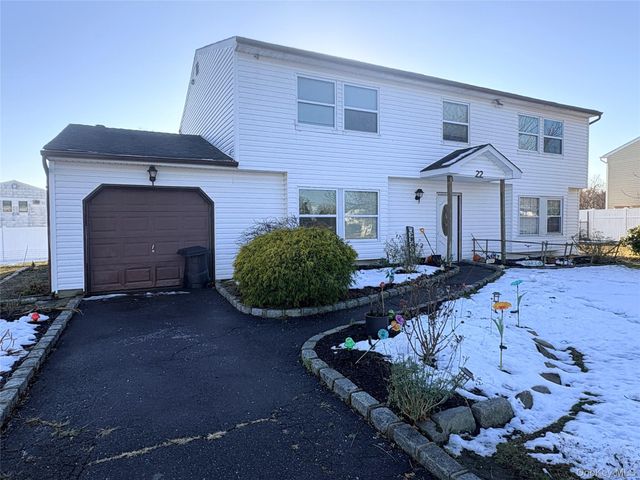 22 Forte Avenue, Medford, NY 11763