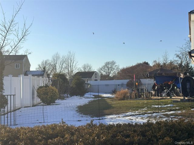 22 Forte Avenue, Medford, NY 11763