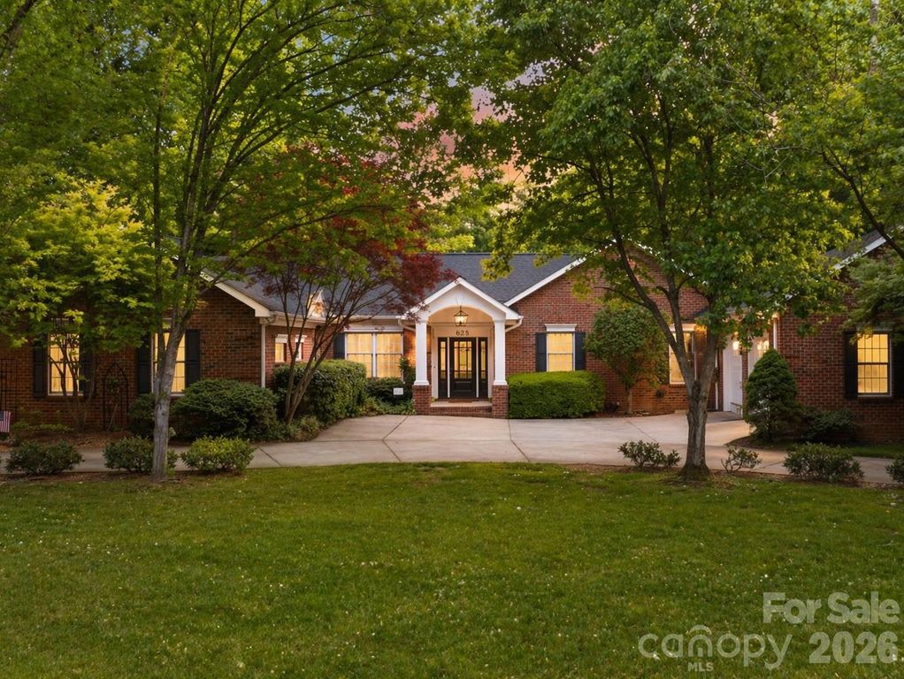 625 Saint Andrews Road, Statesville, NC 28625