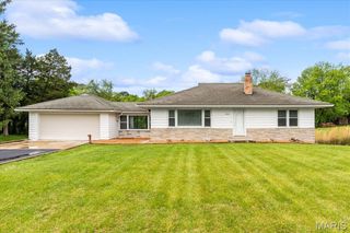 3951 Highland Road, Fairview Heights, IL 62208