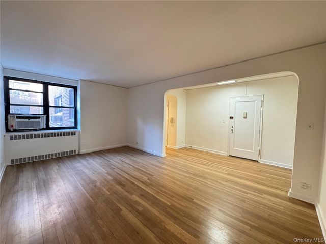 6735 Yellowstone Boulevard 3R, Forest Hills, NY 11375