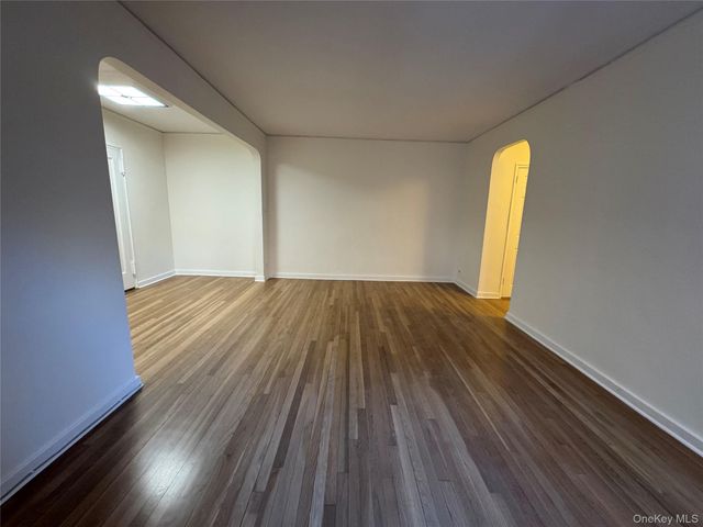 6735 Yellowstone Boulevard 3R, Forest Hills, NY 11375