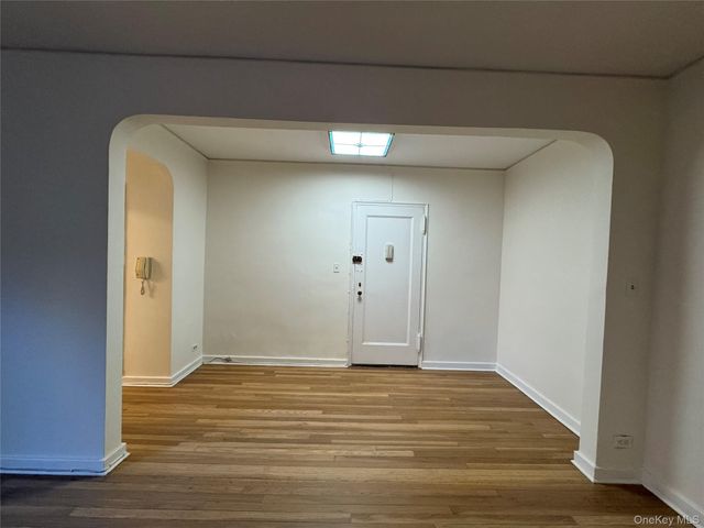 6735 Yellowstone Boulevard 3R, Forest Hills, NY 11375