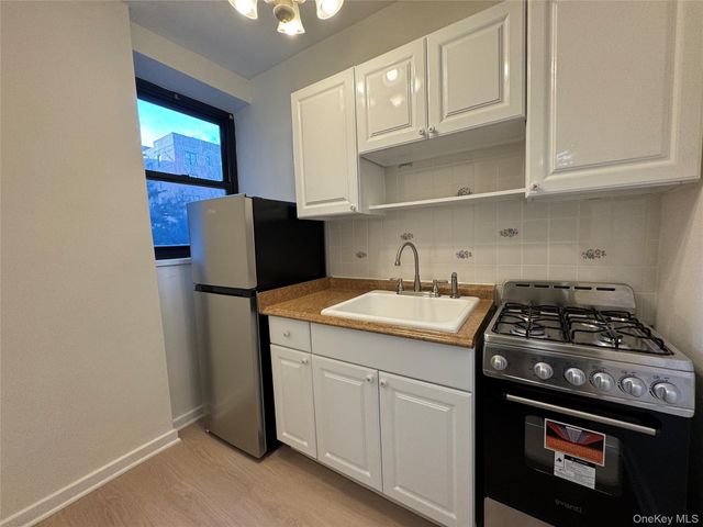 6735 Yellowstone Boulevard 3R, Forest Hills, NY 11375