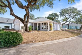 25 Primrose Dr, Rockport, TX 78382