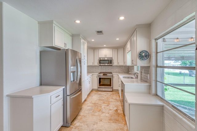 336 Carlson CIR, Buchanan Dam, TX 78609