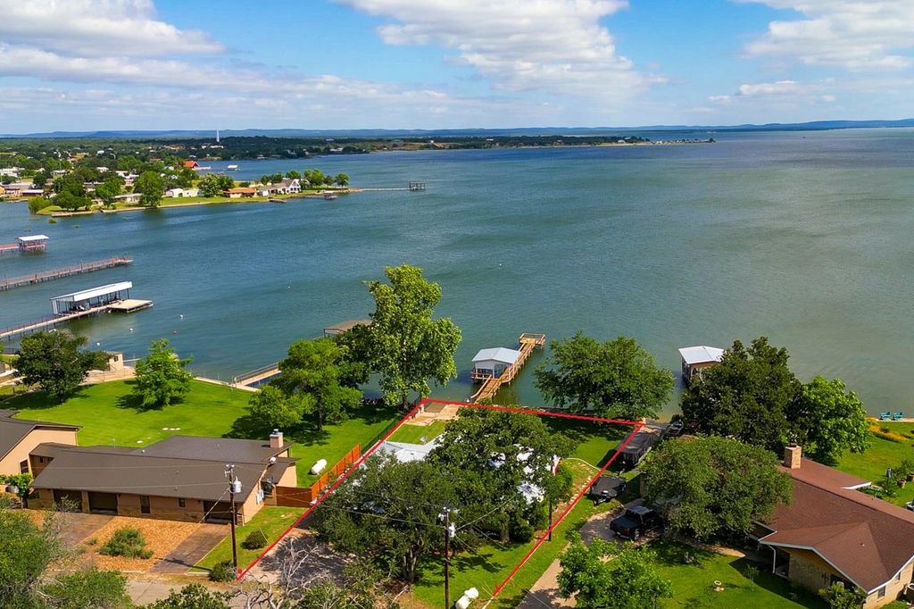 336 Carlson CIR, Buchanan Dam, TX 78609