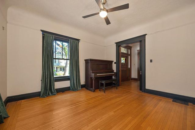 2230 Capitol Ave, Sacramento, CA 95816