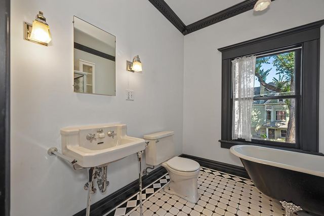 2230 Capitol Ave, Sacramento, CA 95816