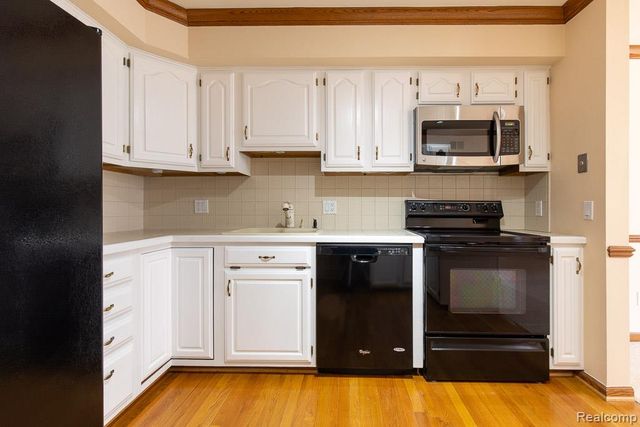 789 Deer Court, Plymouth, MI 48170