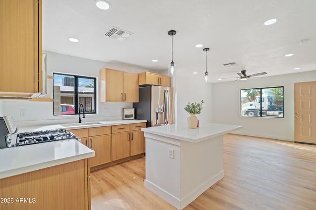 4439 S 6TH Street, Phoenix, AZ 85040