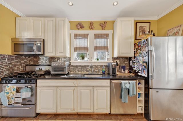 8 Bartlett Street, Ellenville, NY 12428