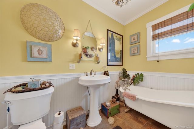 8 Bartlett Street, Ellenville, NY 12428