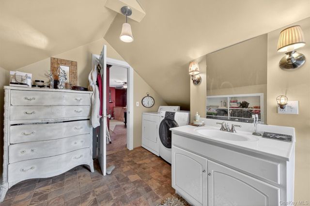 8 Bartlett Street, Ellenville, NY 12428