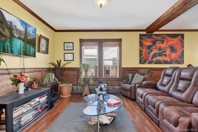 8 Bartlett Street, Ellenville, NY 12428