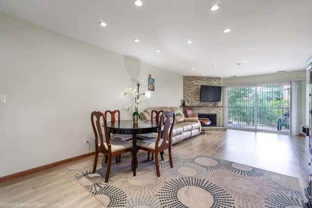 641 Hapsfield Lane 201, Buffalo Grove, IL 60089