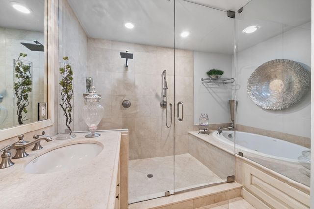 645 NE 17th Way 645, Fort Lauderdale, FL 33304