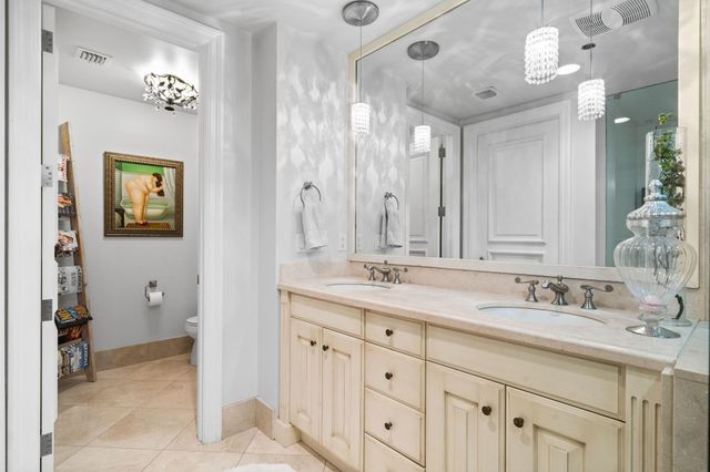 645 NE 17th Way 645, Fort Lauderdale, FL 33304