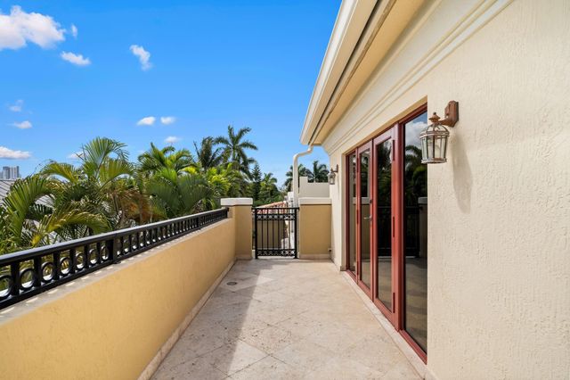 645 NE 17th Way 645, Fort Lauderdale, FL 33304