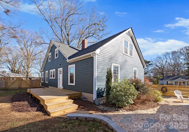 143 E Stewart Avenue, Mooresville, NC 28115