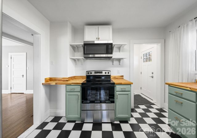 143 E Stewart Avenue, Mooresville, NC 28115