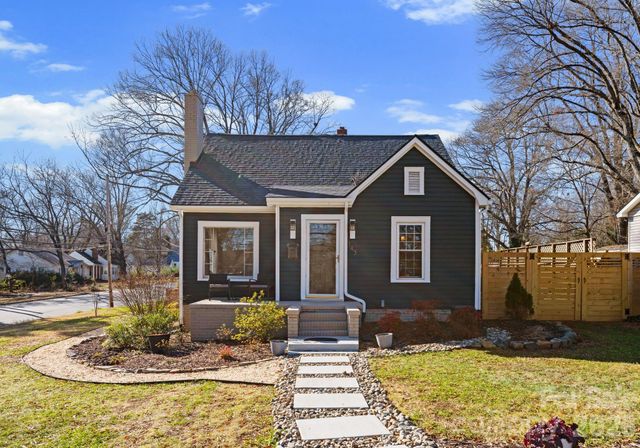 143 E Stewart Avenue, Mooresville, NC 28115