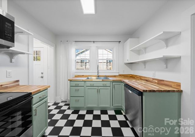 143 E Stewart Avenue, Mooresville, NC 28115