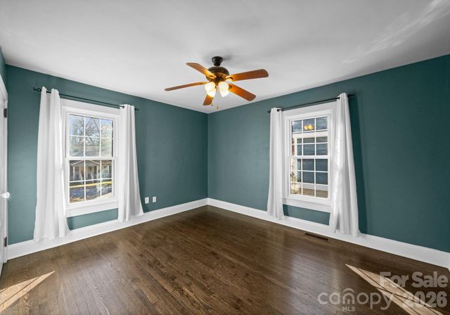 143 E Stewart Avenue, Mooresville, NC 28115