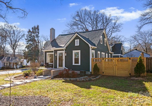 143 E Stewart Avenue, Mooresville, NC 28115