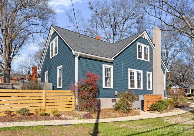 143 E Stewart Avenue, Mooresville, NC 28115