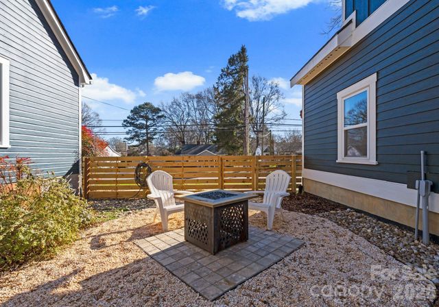 143 E Stewart Avenue, Mooresville, NC 28115