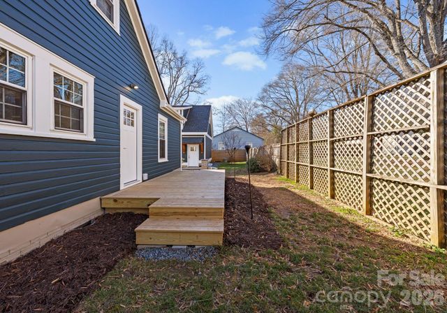 143 E Stewart Avenue, Mooresville, NC 28115