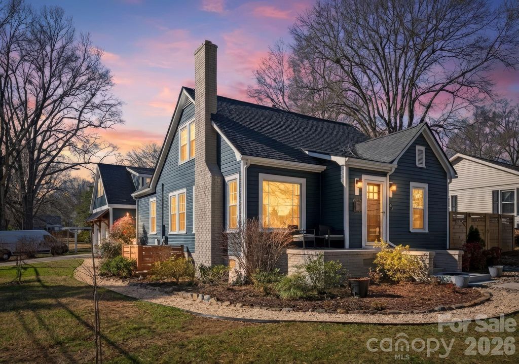 143 E Stewart Avenue, Mooresville, NC 28115