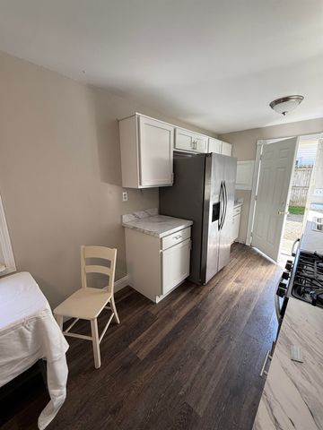 5006 delbrook Avenue, Lansing, MI 48910