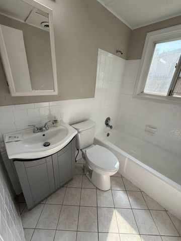 5006 delbrook Avenue, Lansing, MI 48910