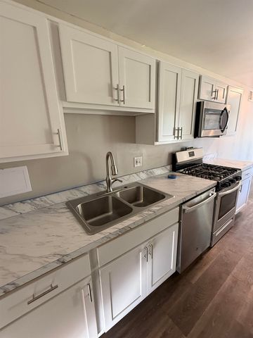 5006 delbrook Avenue, Lansing, MI 48910