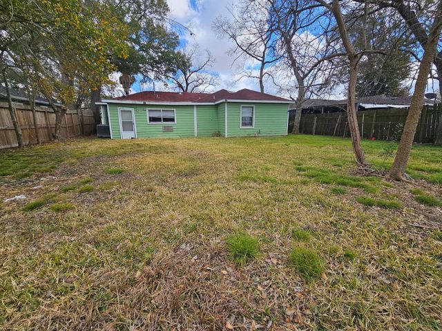 1308 Pecan Dr, Pasadena, TX 77502
