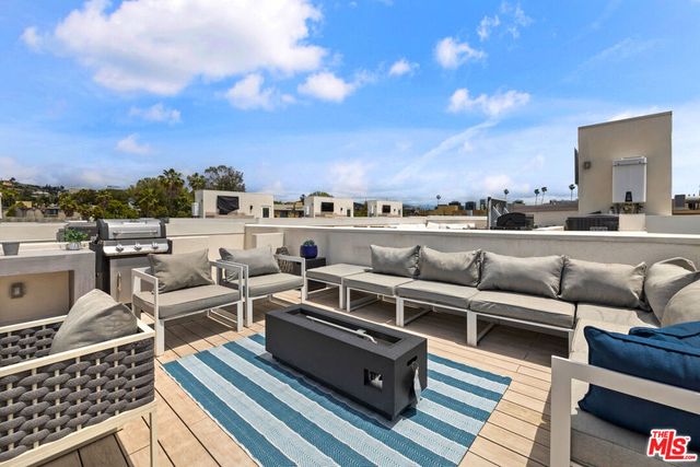 1228 N Sycamore Avenue, Los Angeles, CA 90038