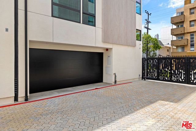 1228 N Sycamore Avenue, Los Angeles, CA 90038